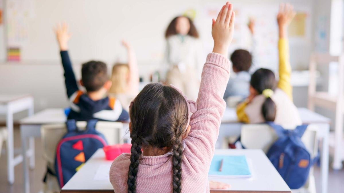 docentes amenazados con arma de fuego por un padre de familia porque su hija perdió el año escolar