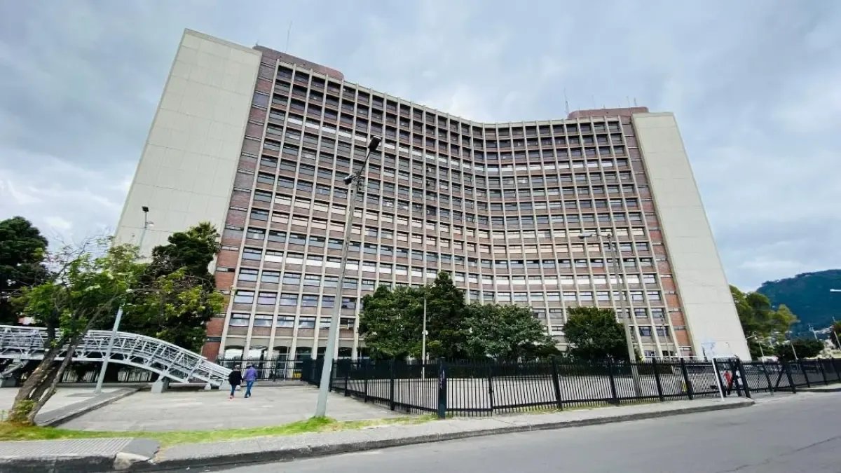 Hacienda va tras $104 mil millones en deudas del ICA