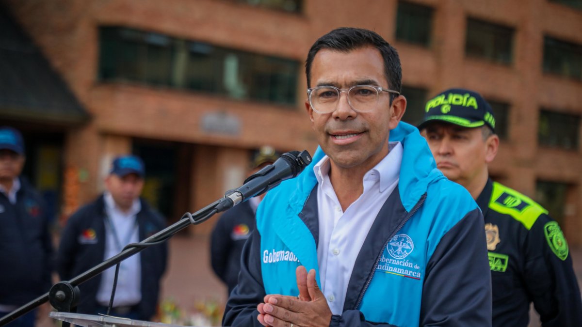 Gobernador de Cundinamarca reaccionó a decisión sobre pico y placa para vehículos matriculados fuera de Bogotá: 'Podría sonar discriminatoria'