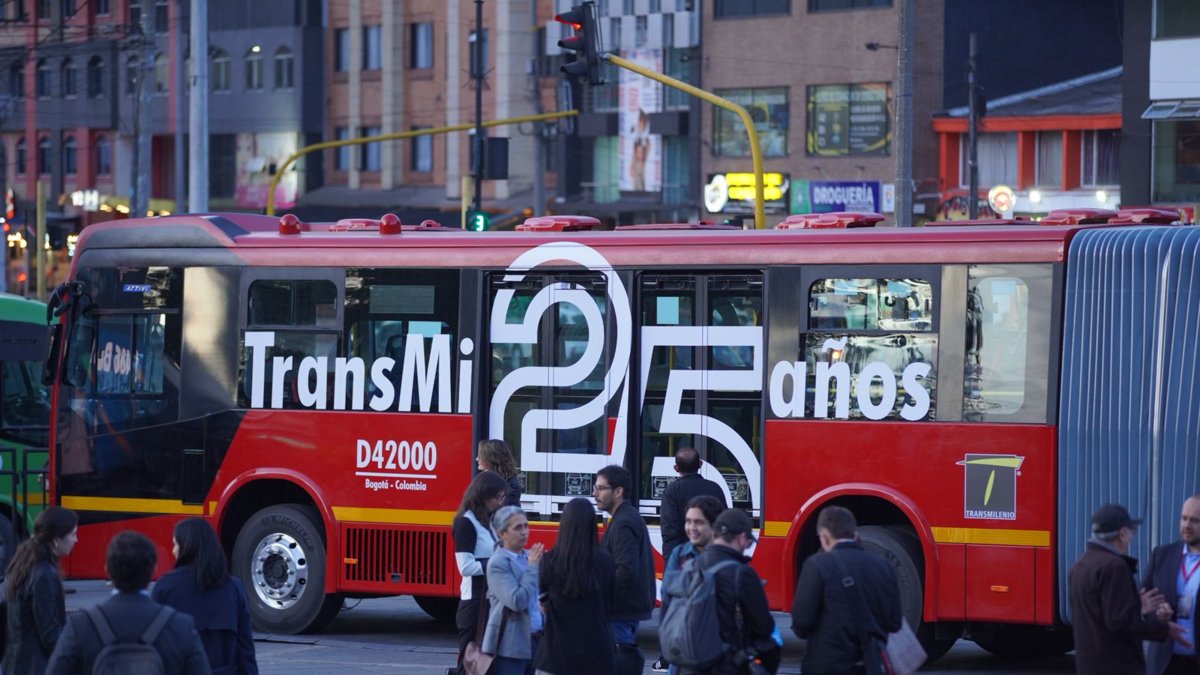 Pasaje de TransMilenio y Sitp aumentaría a 3,450 pesos por viaje, según la concejal Heidy Sánchez: denuncia que la propuesta supera el IPC