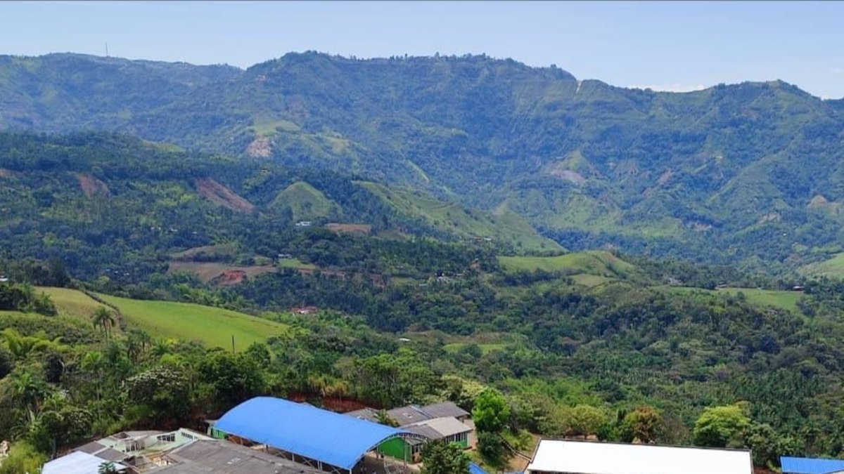 en Cuatro Esquinas denuncian presionas armadas que frenan obra en El Tambo