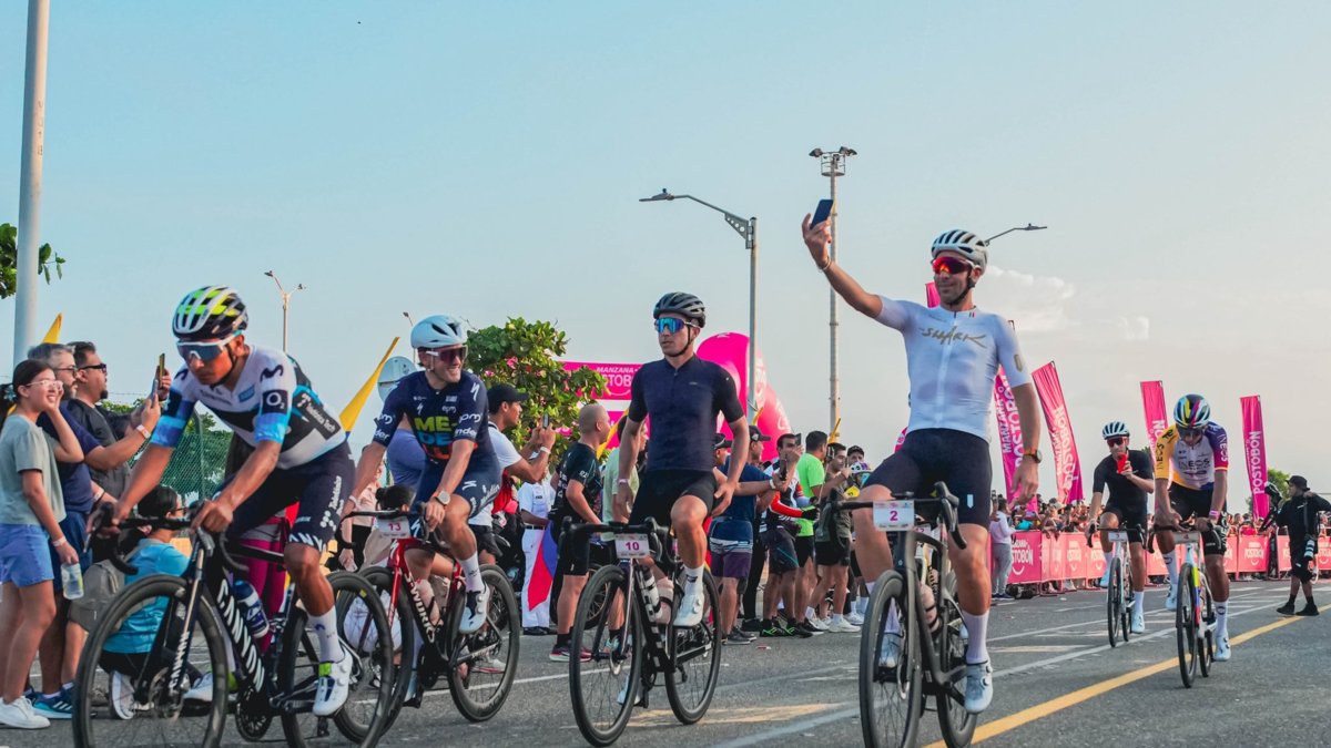 8.000 ciclistas pedalean por sus vías en una jornada histórica para el Caribe