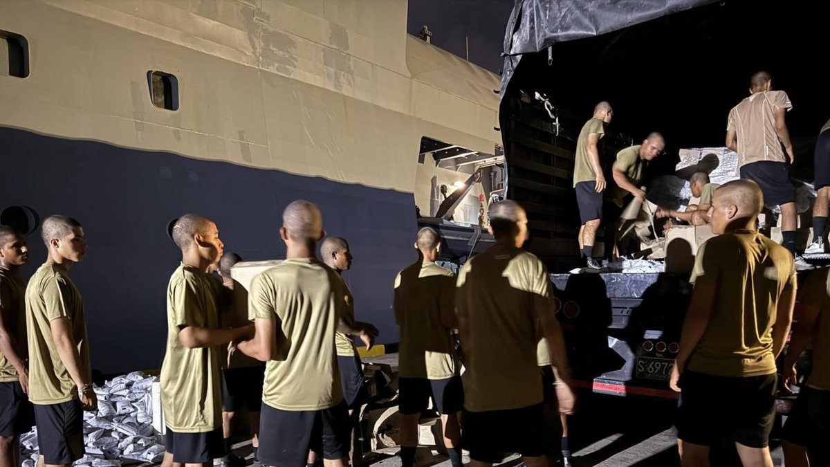 Colombia envía 240 toneladas de ayuda humanitaria a Cuba tras el paso del huracán Melissa desde la Base Naval de Cartagena