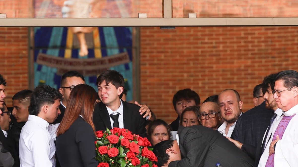 El silencio y el dolor en las honras fúnebres de Jaime Esteban Moreno.