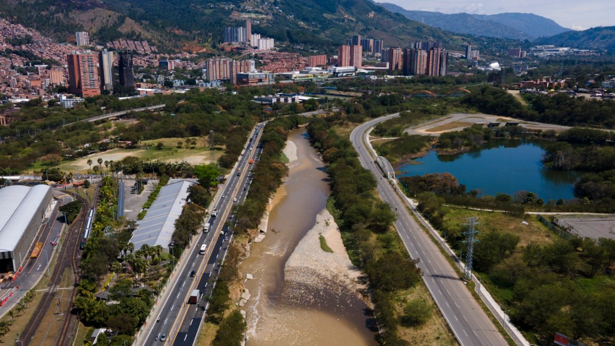 Anuncian millonaria inversión de $663.000 millones para acciones de protección del río Medellín y las quebradas
