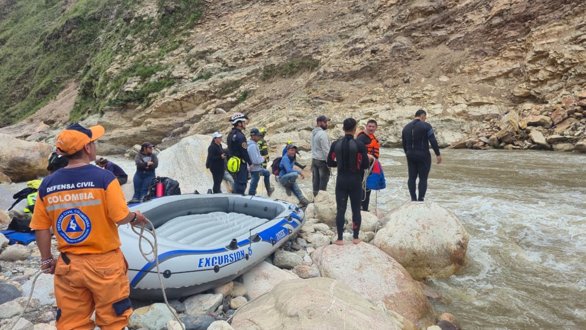 Bombero voluntario fue arrastrado por la corriente de un río en Cundinamarca mientras buscaba a una niña de 11 años desaparecida hace tres días.