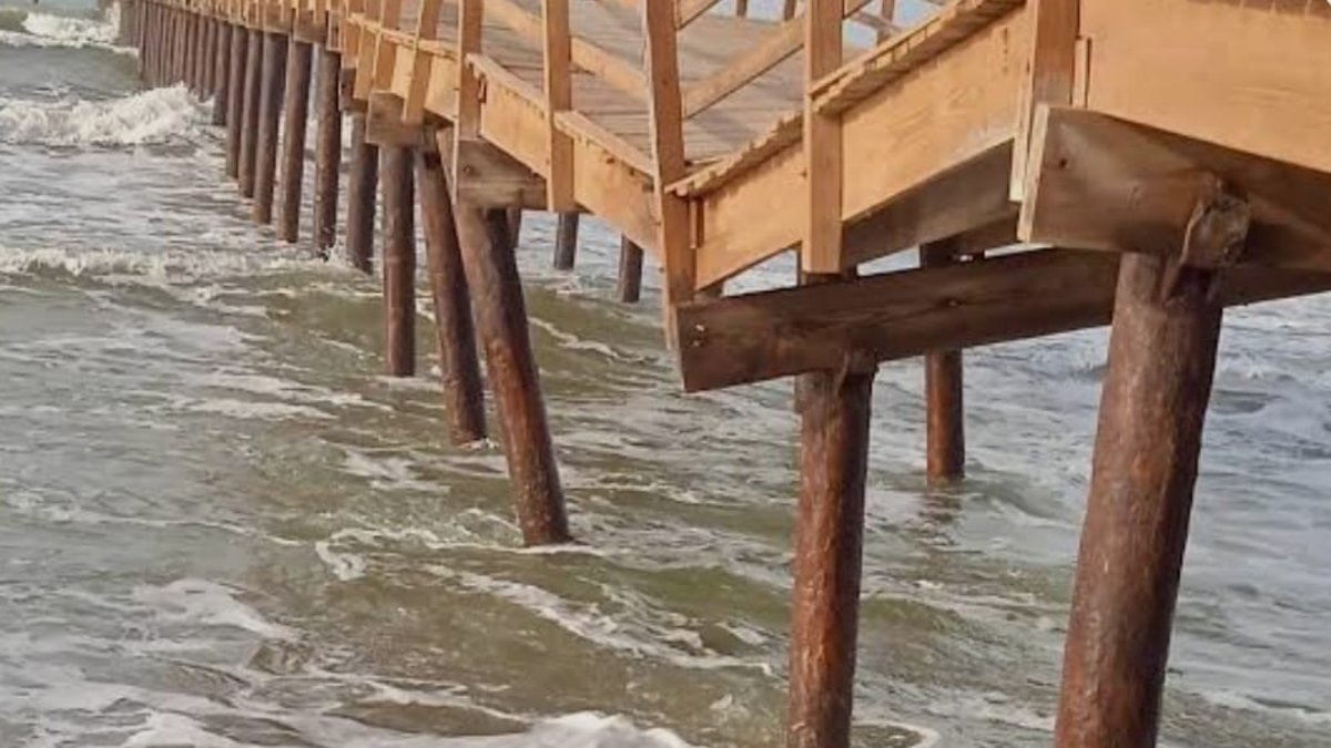 Erosión Costera obliga al cierre del muelle turístico de Moñitos, Córdoba