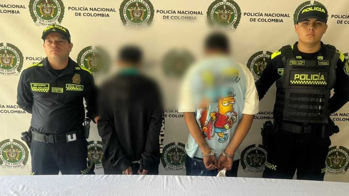 ¿Por qué un hombre fue asesinado en el centro de Medellín? Así capturaron a sus dos presuntos agresores que habían huido en taxi.