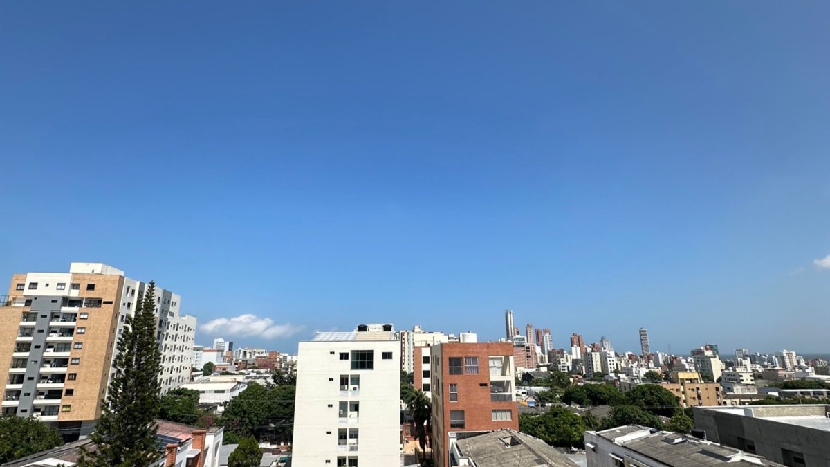 ¿Por qué el cielo se vuelve más azul en diciembre? La ciencia detrás del celeste intenso que identifica a Barranquilla en las fiestas de fin de año