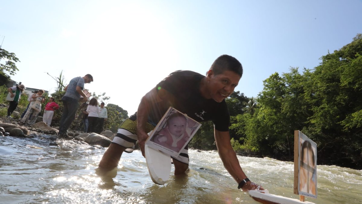 Las barcas que recuerdan a los 583 niños que se perdieron tras la avalancha que cubió Armero hace 40 años