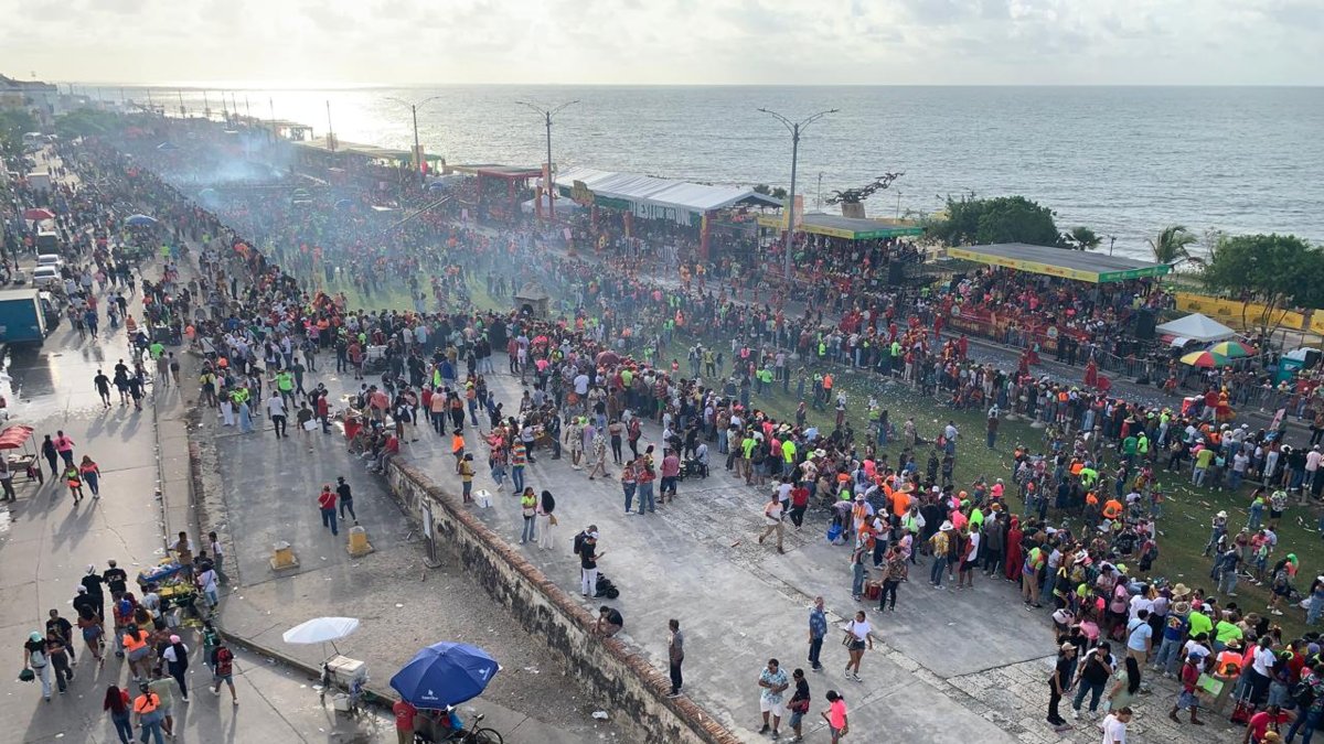 El Bando, entre el mar y las murallas, desbordó de alegría a cartageneros y turistas en las Fiestas de la Independencia del 11 de Noviembre.