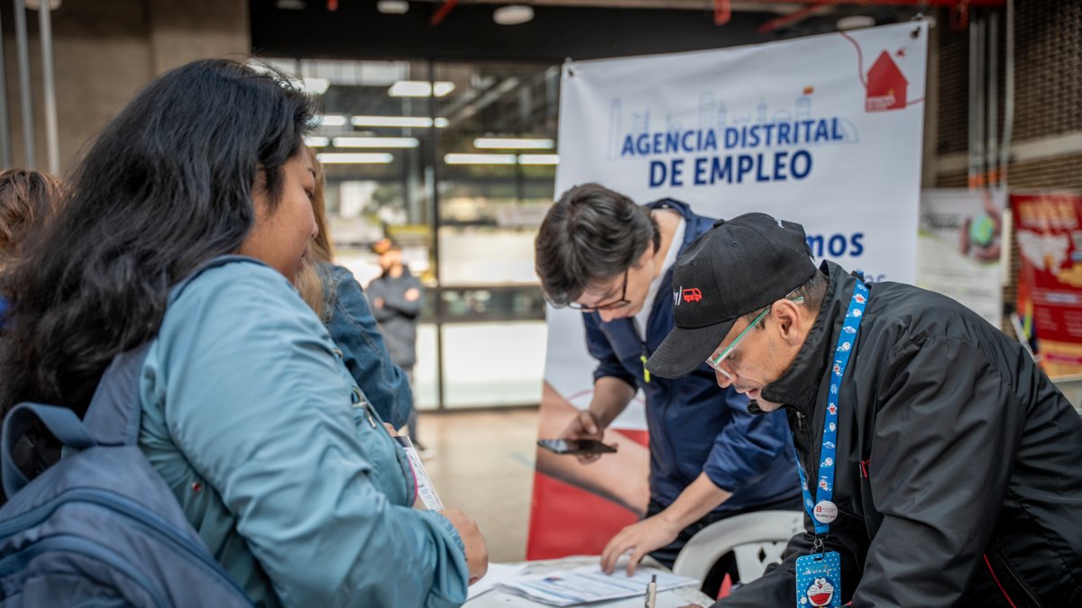 Bogotá abre 928 oportunidades laborales para técnicos y profesionales en una semana cla