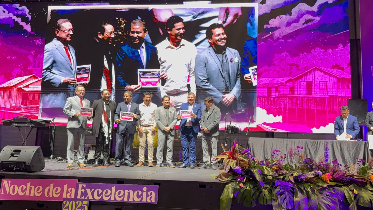 La IUB brilla en la Noche de la Excelencia 2025 y anuncia convenio para llevar educación superior a jóvenes vulnerables de Barranquilla