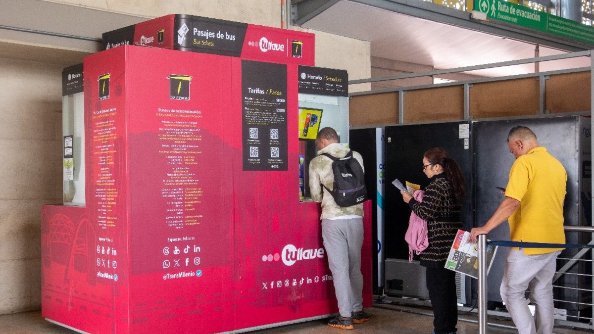 ¿Qué hay detrás de la propuesta de aumento del 7,8 % en la tarifa del pasaje de TransMilenio para 2026 en Bogotá?