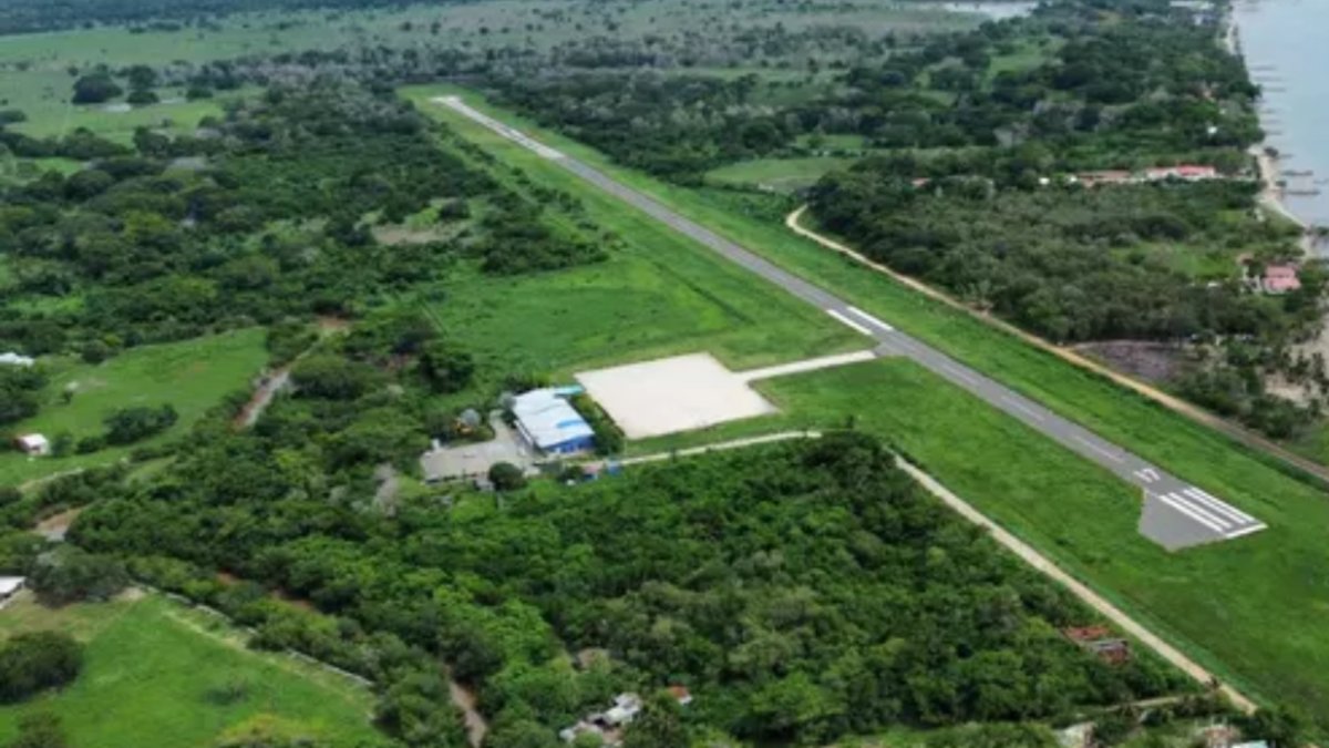 Aeropuerto frente al mar, donde hallaron 50.000 piezas prehispánicas, reactivando sus operaciones aéreas