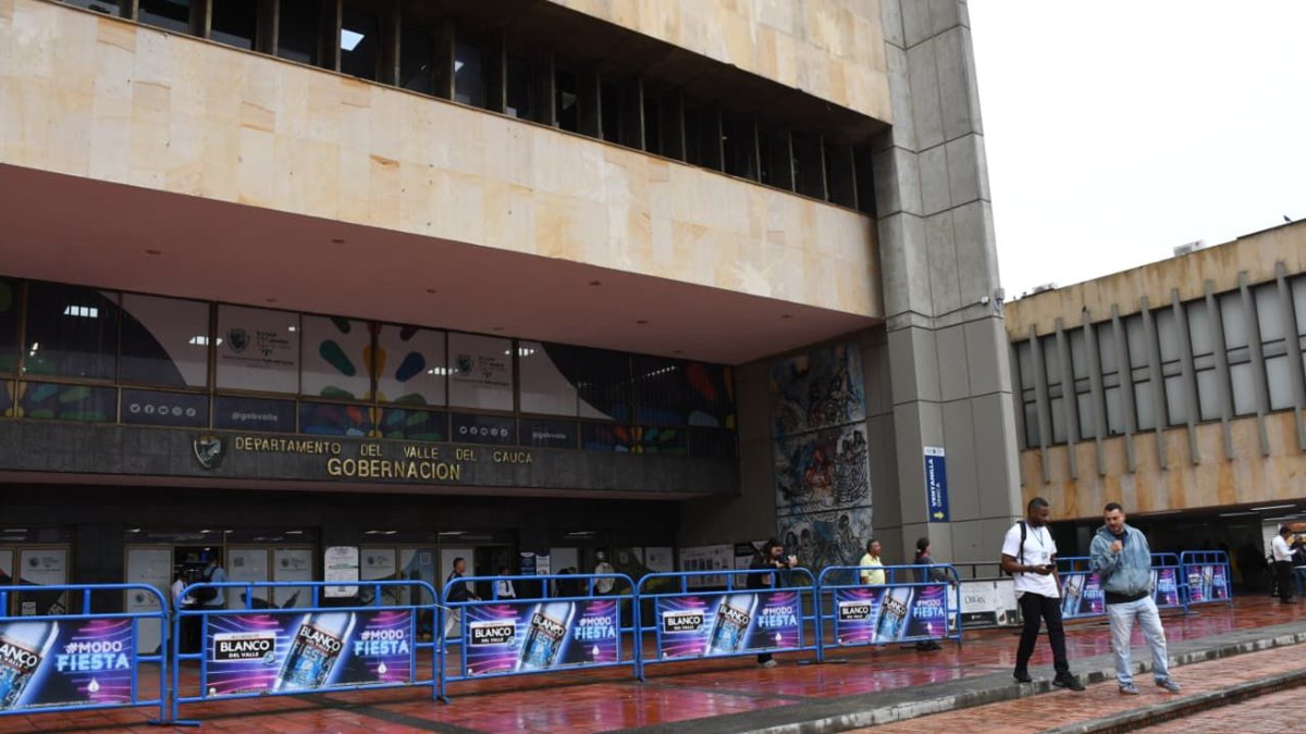 ciudadanos volvieron a la edificación para realizar trámites, como pagos de impuestos