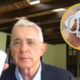 Álvaro Uribe se refirió al pocillo de “orgullosamente uribestia”: “Uno tiene que aprender a burlarse de sí mismo”