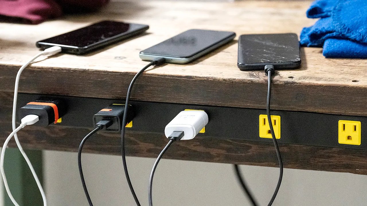Cómo encontrar su teléfono muerto usando herramientas de seguimiento de iPhone y Android