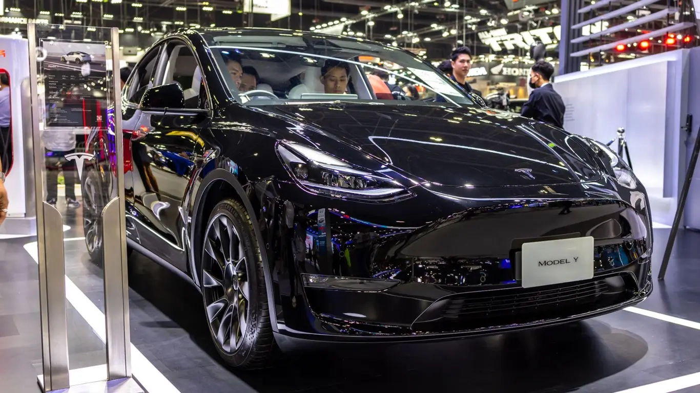 España da luz verde a pruebas FSD de Tesla sin conductor