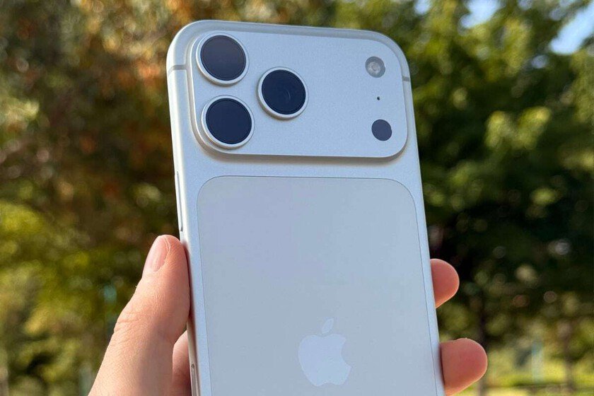 Mi "luna de miel" con el iPhone 17 Pro Max ha terminado. Y casi un mes después, puedo afirmar que es el iPhone con el que más feliz he sido en años