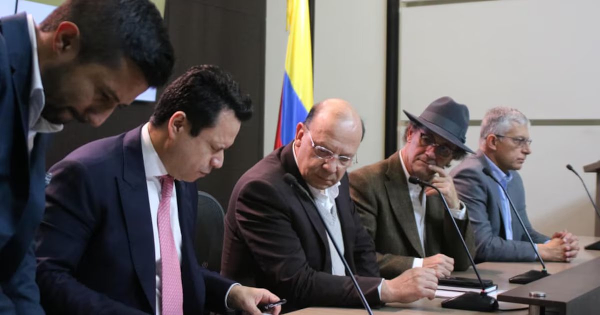 Ministro de Hacienda y canciller encargado radicaron en el Congreso el proyecto de ley para la adhesión formal al Nuevo Banco de Desarrollo
