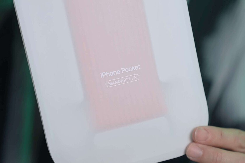 Nos echamos las manos a la cabeza con el "calcetín" de más de 200 euros de Apple. La respuesta de los compradores ha sido agotarlo en tiempo récord