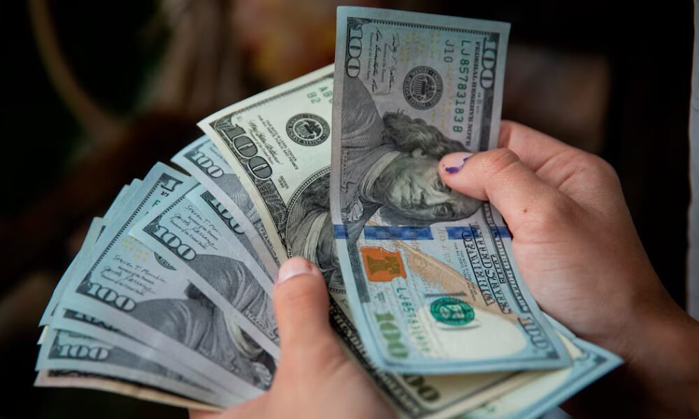 Precio del dólar en Colombia: diciembre de 2025 podría llegar con buenas noticias, pero expertos hacen advertencias