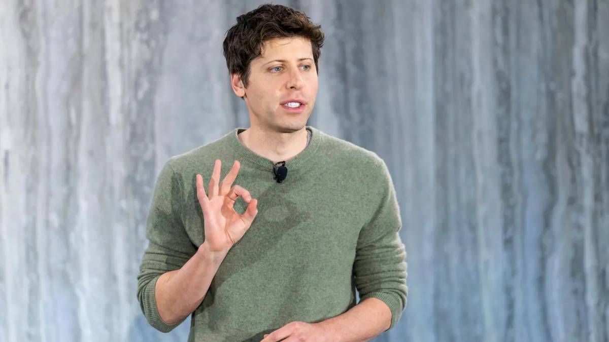 Sam Altman y Jony Ive adelantaron que el iPhone de la IA llegará en menos de dos años