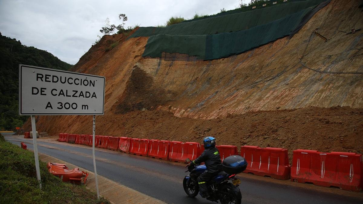 ellos eran los esposos que murieron al quedar atrapados en su carro, tras ser embestidos por una tractomula