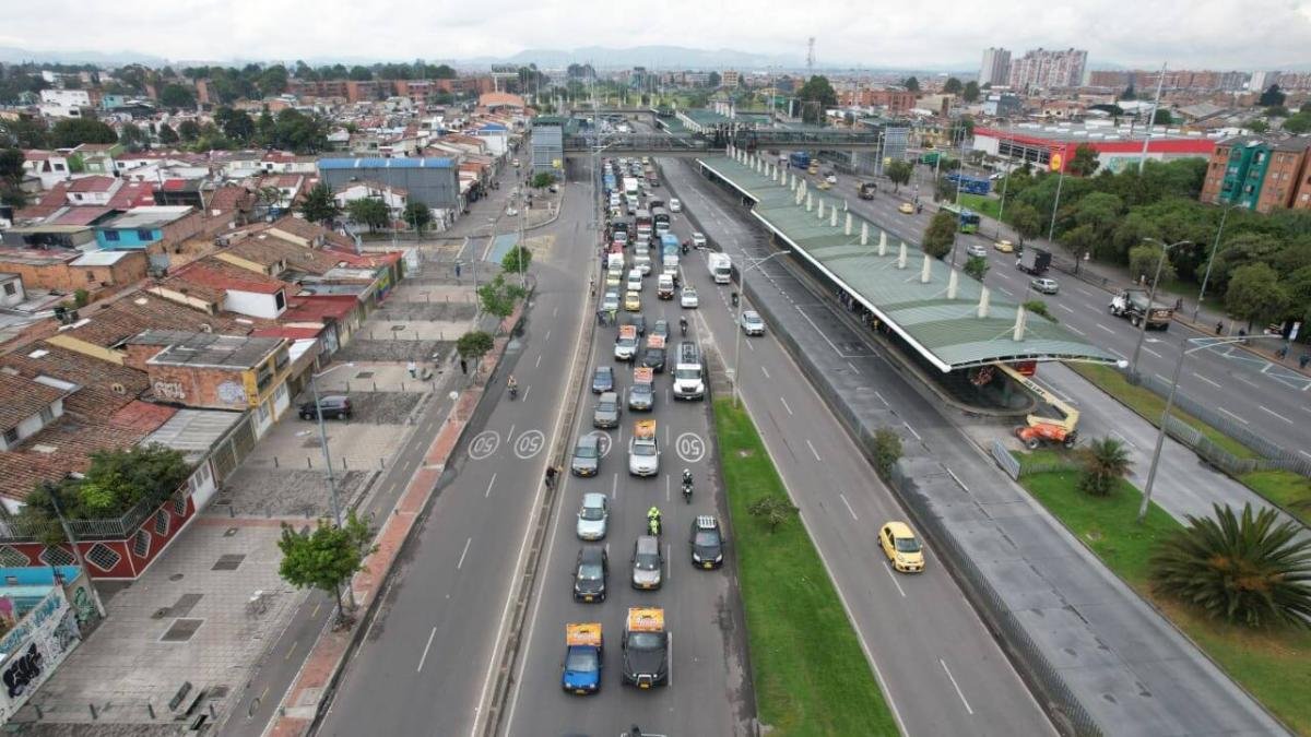 Alcalde Carlos Fernando Galán compartió una línea de ayuda para el trámite del pico y placa solidario en Bogotá debido a las fallas en el sistema