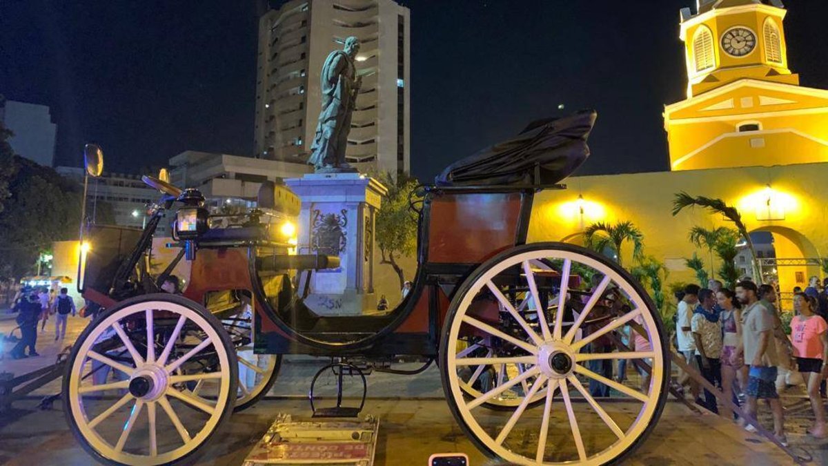 Distrito socializa transición a coches eléctricos con coches del Centro Histórico