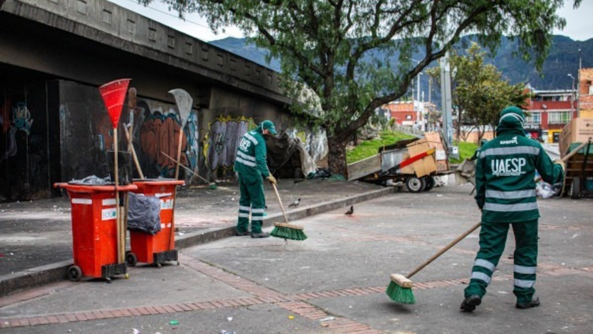 Bogotá refuerza su plan de aseo para enfrentar el aumento de residuos durante la temporada navideña