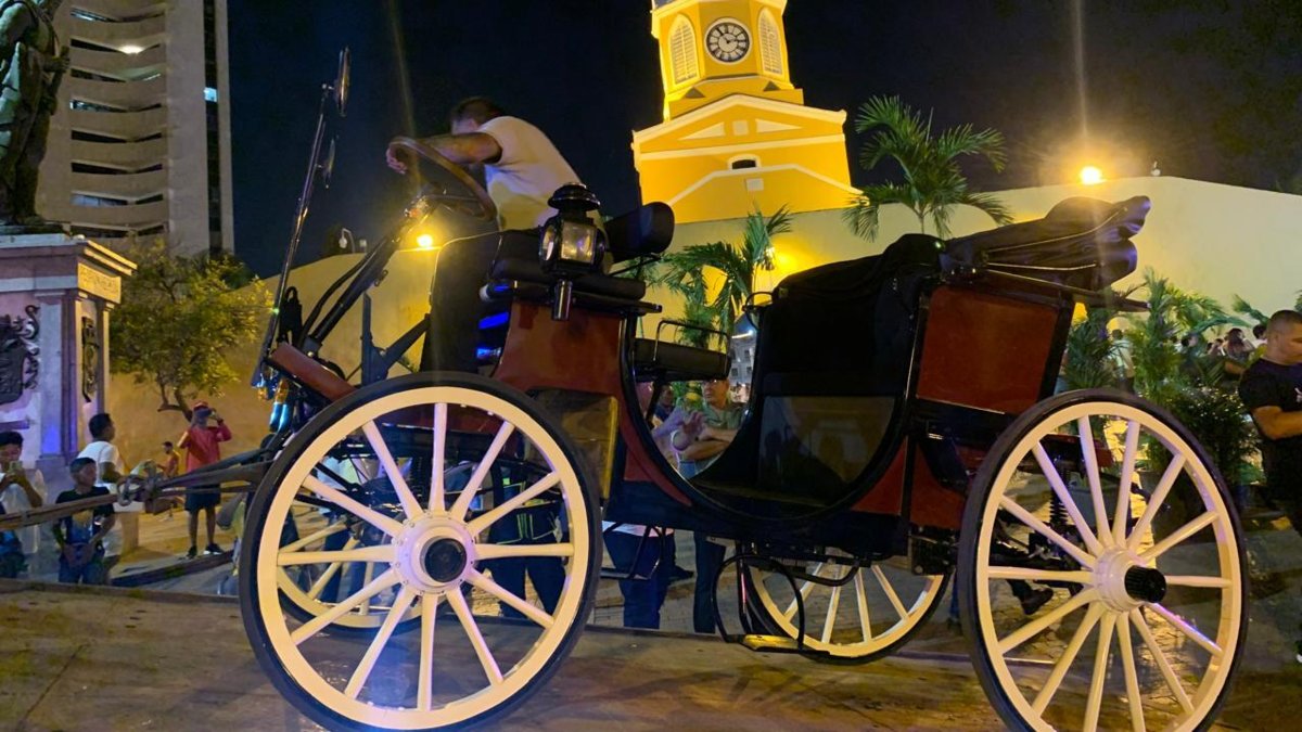 Cartagena alista el debut de coches eléctricos para turistas, en medio de tensiones con coches y una transición marcada por la polémica