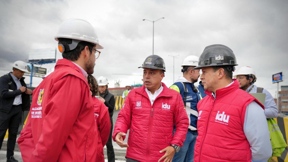 Orlando Molano, director del IDU, el hombre que recorre Bogotá para que las obras no se
