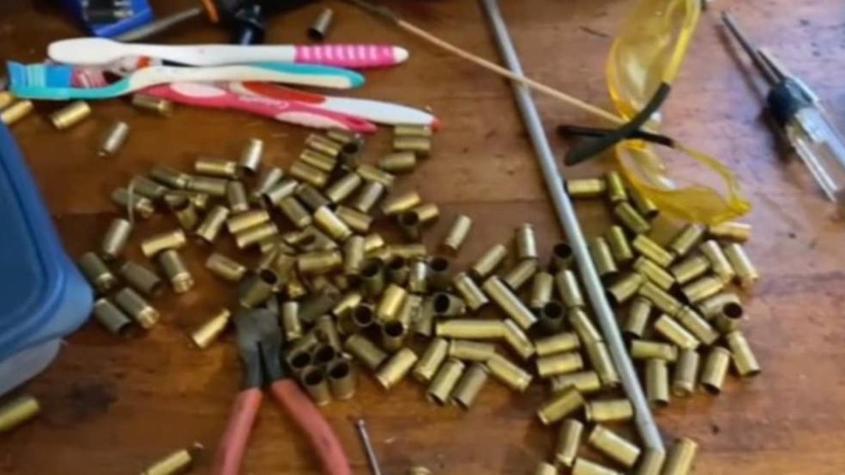 Taller clandestino con explosivos y partes de fusil funcionaba en un apartamento en el norte de Bogotá: así fue desmantelado
