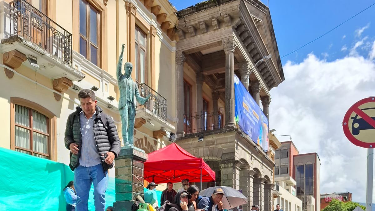 210 familias indígenas y campesinas llegan a Pasto tras ser desplazadas por la violencia en El Peñol