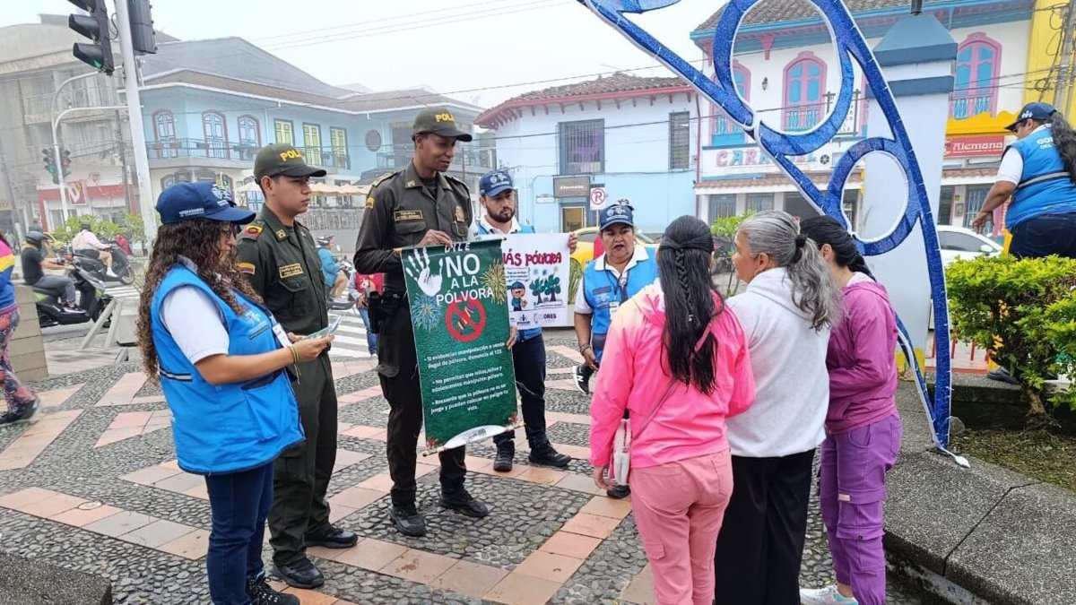 uniformados recorren municipios, dentro de campaña para evitar quemados en el Día de Velitas