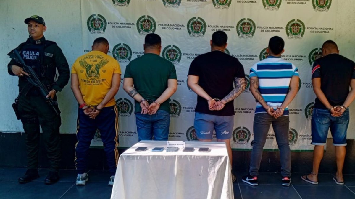 Lo que descubrieron de seis guardianes del INPEC por presuntamente pertenecer a una banda peligrosa que extorsionaba desde la cárcel de La Dorada, Caldas.