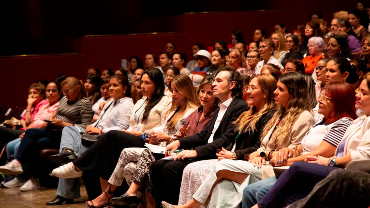 en un emotivo acto, la Alcaldía destacó a 600 beneficiarias del programa Decididas