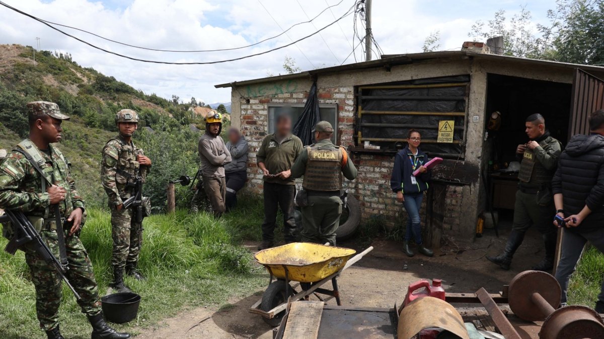 CAR suspende mina ilegal de carbón que invadía ronda hídrica en Cucunubá, Cundinamarca