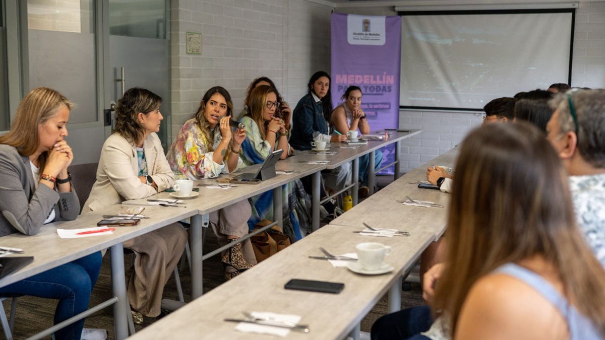 Medellín impulsa la primera estrategia con enfoque de género para cerrar brechas laborales