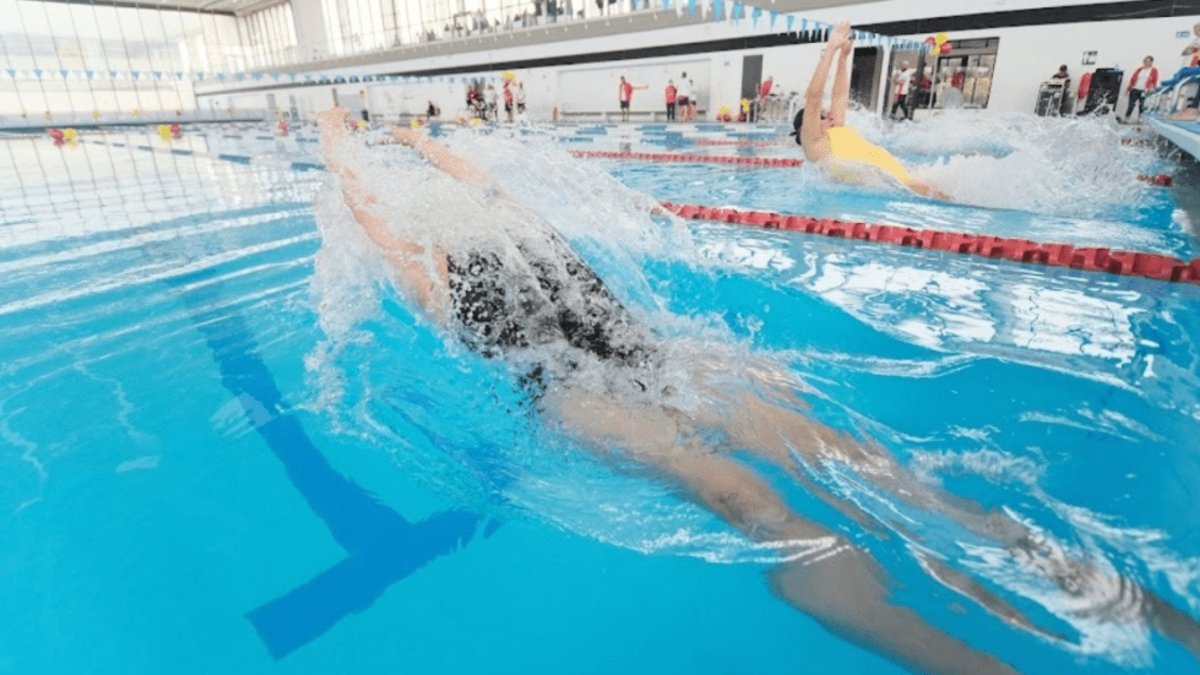 Distrito abre inscripciones para cursos de natación en los Centros Felicidad de Bogotá durante la temporada vacacional de diciembre