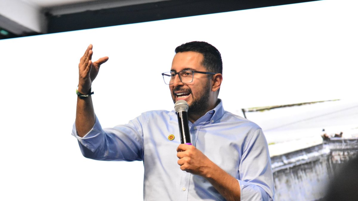 gobernará como alcalde por dos años.