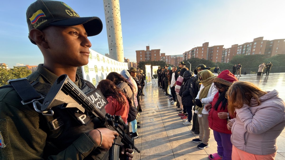 Desarticulan red de 39 extorsionistas que operaban desde cárceles en Bogotá; entre los capturados hay funcionarios del Inpec