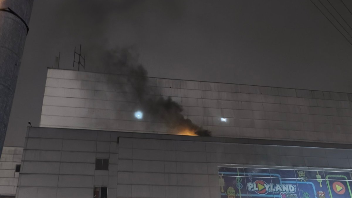 las personas fueron evacuadas por un incendio en un establecimiento de comida
