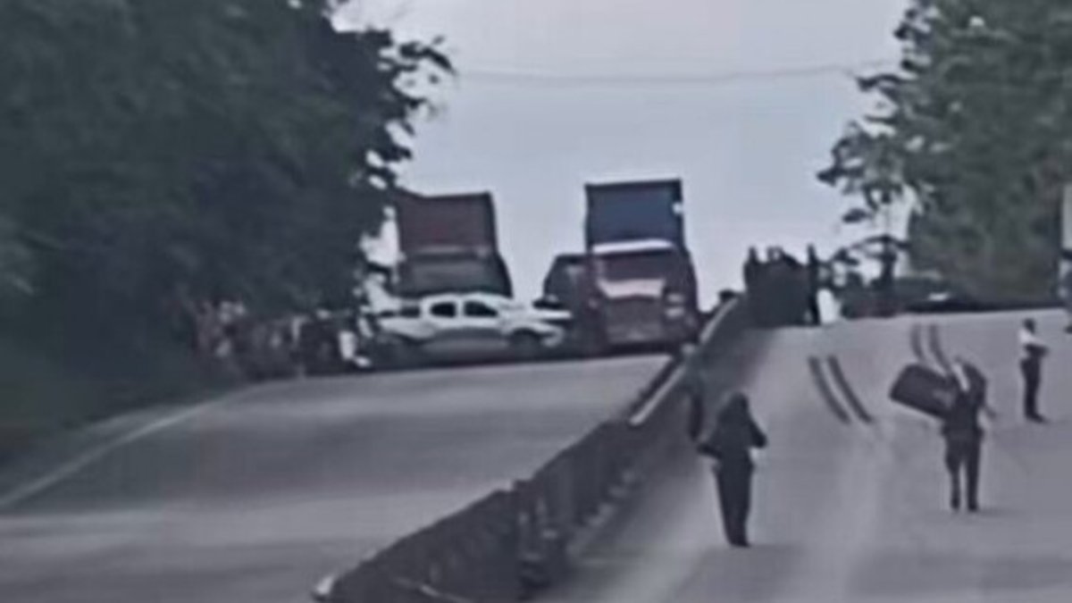 El Ejército y la Policía evitaron una tragedia al desactivar cilindro bomba en la vía que va de Cali a Buenaventura; esto informó las autoridades