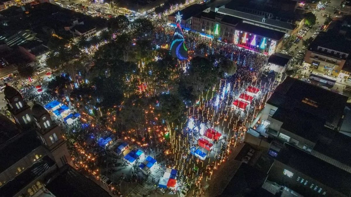 Bogotá y Cundinamarca se iluminan con aviones navideños este fin de semana