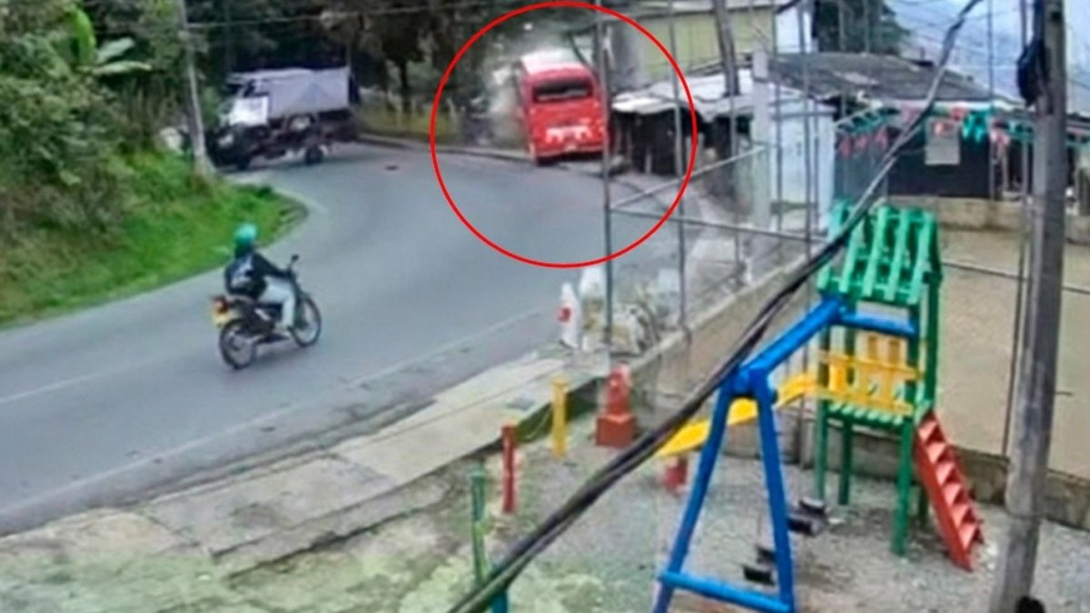 Las autoridades intentan llegar a la zona para socorrer a los heridos.