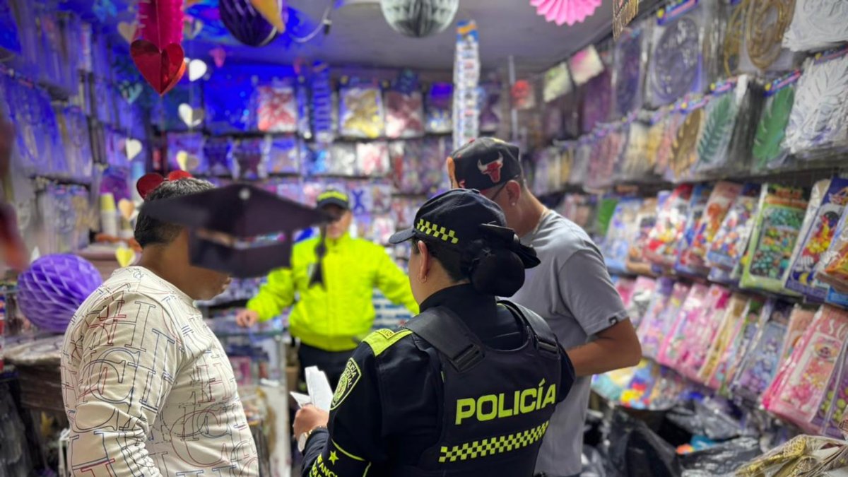 La policía descubrió 20 kilos de pólvora oculta en comercios del centro de Bogotá