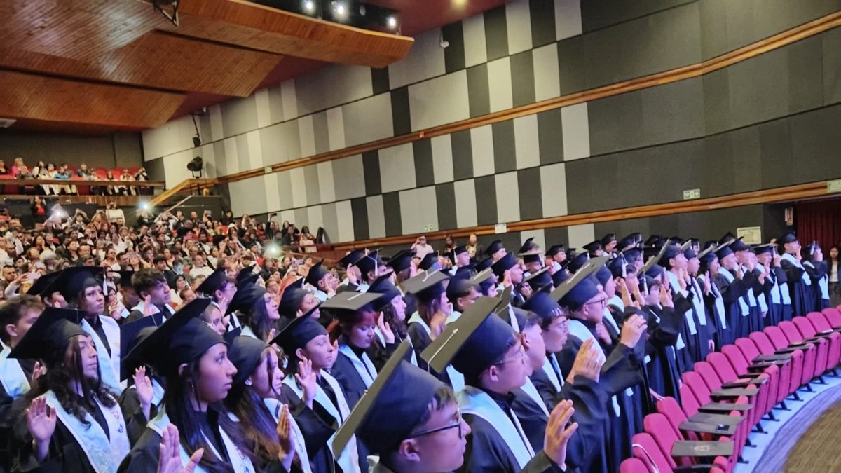 primera promoción de colegios públicos se gradúa con Bachillerato Internacional